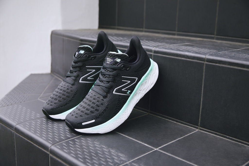 Calzado de mujer New Balance Fresh Foam X1080 Negro Turquesa Licores Factory